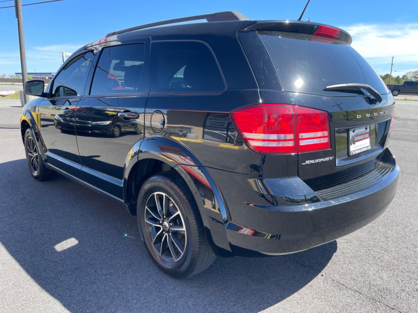 2018 Black Dodge Journey (3C4PDCAB5JT) with an 4-Cyl, 2.4 Liter engine, Automatic, 4-Spd w/AutoStick transmission, located at 8008 Warden Rd, Sherwood, AR, 72120, (501) 801-6100, 34.830078, -92.186684 - Photo#5